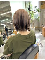 ヤキイモ(yakiimo)&nbsp;【デザイン白髪ぼかし】ミルクティーハイライト。志木美容室