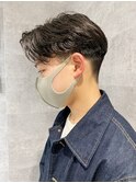 前下がりセンターパートパーマ