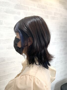 クラッチバイシオンアグリゲイト(CLUTCH by Zi-on aggregate) ブルーインナーカラー×外ハネボブ/地毛風カラー/モードレトロ