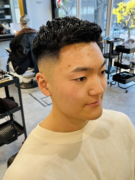 フランクスバーバーリザーブ 人形町店(FRANK’S BARBER RESERVE) スキンフェード×ピンパーマ　ｙ
