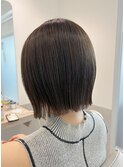 オリーブグレージュ×ぱつボブ