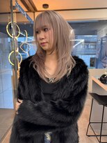 ラ キング(LA KING)&nbsp;ウルフカットイメチェンホワイトブロンドショートボブ美髪