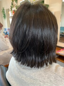 ヘアスタジオモノ(MONO) 外ハネレイヤーボブ