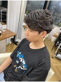 スーツ短髪ツーブロック束感黒髪シークレットパーマ流行