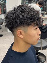 スパイラルパーマツイストパーマアップバング短髪メッシュ