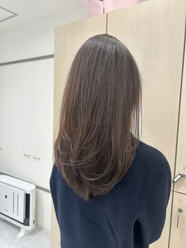 アイズ 横浜(IS) ヘーゼルベージュ/ブリーチなし/レイヤーカット/横浜