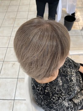 カラーサロンビスカリア 相模原エリア 淵野辺駅店(Color salon Biscaria) 白髪活かしナチュラル艶髪カラー