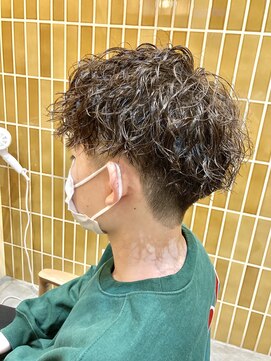 ソウス ユアン(SOURCE yuan) メンズ刈り上げツイストスパイラルパーマ【佐藤和弥】