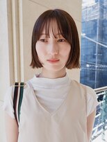 オーオ シカシカ(OOO YY) シースルーバング、アンニュイな重めボブ、オリーブブラウン