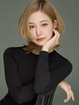 キヴィ(kivi) 透け感ベージュボブ イルミナカラー×大人ハイトーン