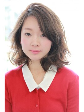 トロワエピ 表参道(Trois epis) ベージュカラーカール