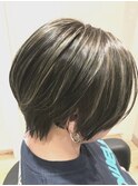 美フォルムで魅せるモードショートボブ×ハイライト