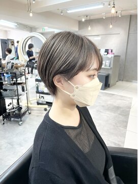 ヴェイン 渋谷(vain) マッシュショート/ハンサムショート/グレーベージュ/斜めバング