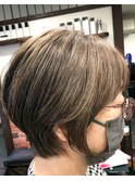 ショート×白髪ぼかしカラー