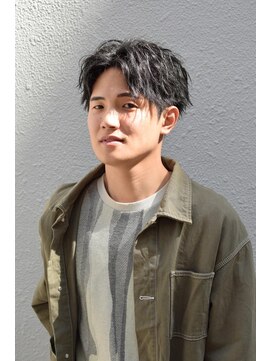 クオンヒール(QUON HEAL) 波打ちパーマ刈り上げセンターパート