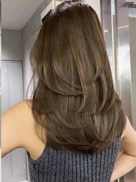 サイン 表参道(SIGN) レイヤーカットグレージュカラーデザインカラーシルキーベージュ