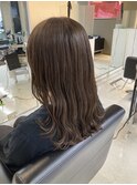 オリーブベージュ