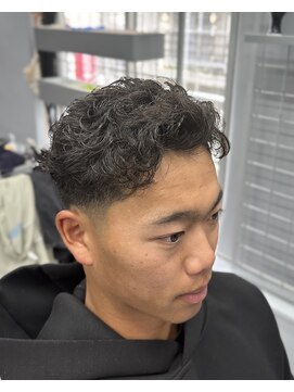 アイコン ブルー メンズ(I-CON #blue MEN'S) オールバックパーマ×スキンフェード【池袋フェード】