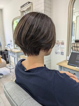 ガーデン バイ イル(GARDEN by illu Co.Ltd) 涼しげカーキベージュ×ショートボブ◇