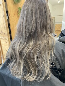 ベロニカ ニュアンスロング×透明感グレージュ