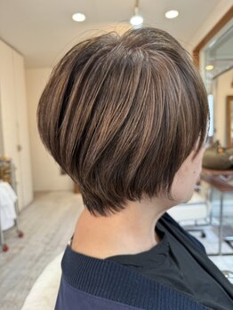 マテリアル(material)の写真/[入野]年齢と共に増える髪悩みを改善し、髪を綺麗に染めつつ、上質な艶と手触りを実現いたします