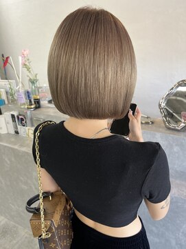 イロ バイ ミロク(ILO by miloc) beigecolor treatment cut