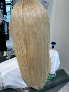 ロジャー(ROGER) 艶髪ホワイトブロンド