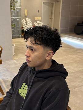 ジレス(Jiles) ラルフカール/テーパーフェード/メンズパーマ