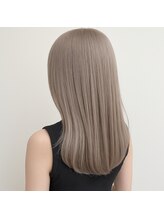 ダメージを抑えて叶える透明感カラー。ブリーチでもツヤを残すこだわり施術