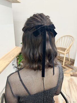 トラッキンアップザパス(TRUCKIN UP THE PATH) 【ヘアアレンジ/ヘアセット】ハーフアップスタイル