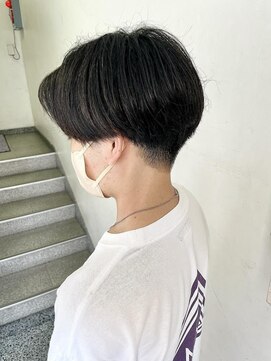 キャンバス バイ ネオリーブ 横浜西口(Canvas by neo.) 前下がりストレートセンターパート 横浜メンズカット