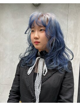 シーズ 栄(sea's) ネイビー×ホワイトベージュのルーツカラー