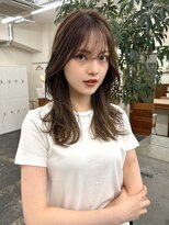 ガーランドギンザ(Garland Ginza)&nbsp;ミディアムレイヤー　顔周り　前髪　小顔　グレージュ