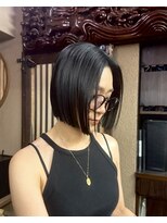 ボリューム(VOLUME) 黒髪/切りっぱなしボブ/タイト/モード感/ブリーチ/ハイトーン