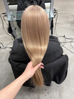 リヴ オオサカ(LIV OSAKA)の写真/プロが選ぶトリートメントで髪質改善!今までにない、艶と質感の違いを貴女の髪でご体験下さい◎