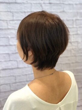 ミーティア バイ クアトロ(Meteor By QUATRO) 無防備な色っぽさで 女性らしさをアップ