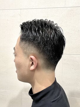 グレイスフル バーバープラチナム 六本木店(Graceful Barber platinum) サイドパート スキンフェード ワイルド ビジカジ 七三分け