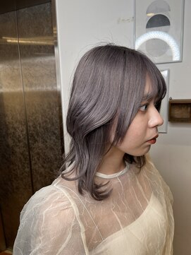 エクリ 麻布十番(equri) くびレイヤーエモージュ【麻布十番】