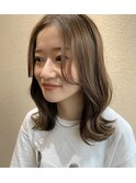 くびれミディにオリーブベージュ