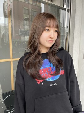 イン(in.) レイヤーカットとブラウンカラー