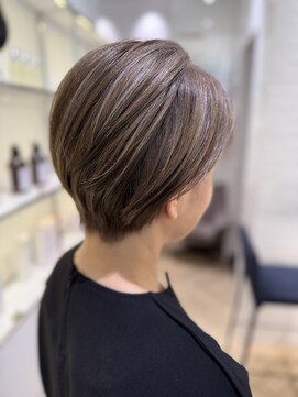 ステア ケース(stair case) 脱白髪染め系グレージュ ショート