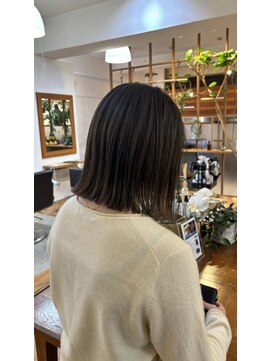 イーズ(e's) 切りっぱなしボブ［honoka]