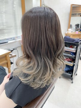 ジュノ(Jeuno) 大人可愛いグラデーション20代30代40代ツヤ感ミディアム