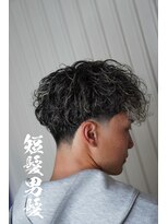 マークバーバーカンパニー 藤沢(MARK BARBER COMPANY.) スペインカール テーパーフェード