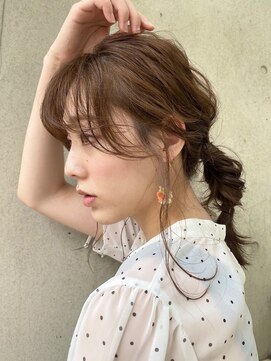 ゼンコー キチジョウジ シェール(ZENKO KICHIJOJI chere) シースルーバングのひとつ結びアレンジ/フィッシュボーン/20代