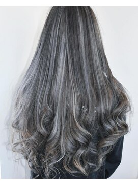 サーク(Sark) [TOMO]ホワイティバレイヤージュ◎20代30代40代50代60代