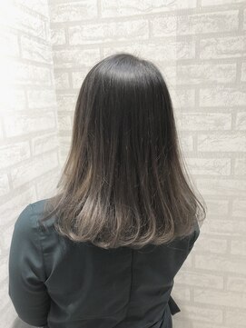 ジーナ 船橋(Zina) オトナ女子ツヤ髪アッシュカラーふんわりミディシースルーバング