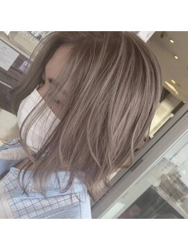 マリーインターナショナル 浦添店(MARIE INTERNATIONAL) 外はねくびれボブショートボブハイライトアッシュベージュ