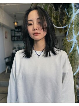 アンダーカレント(undercurrent) ナチュラルレイヤースタイル 顔まわりレイヤー 切りっぱなし