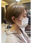 前髪なしマッシュメンズライク耳かけボブマロンベージュ
